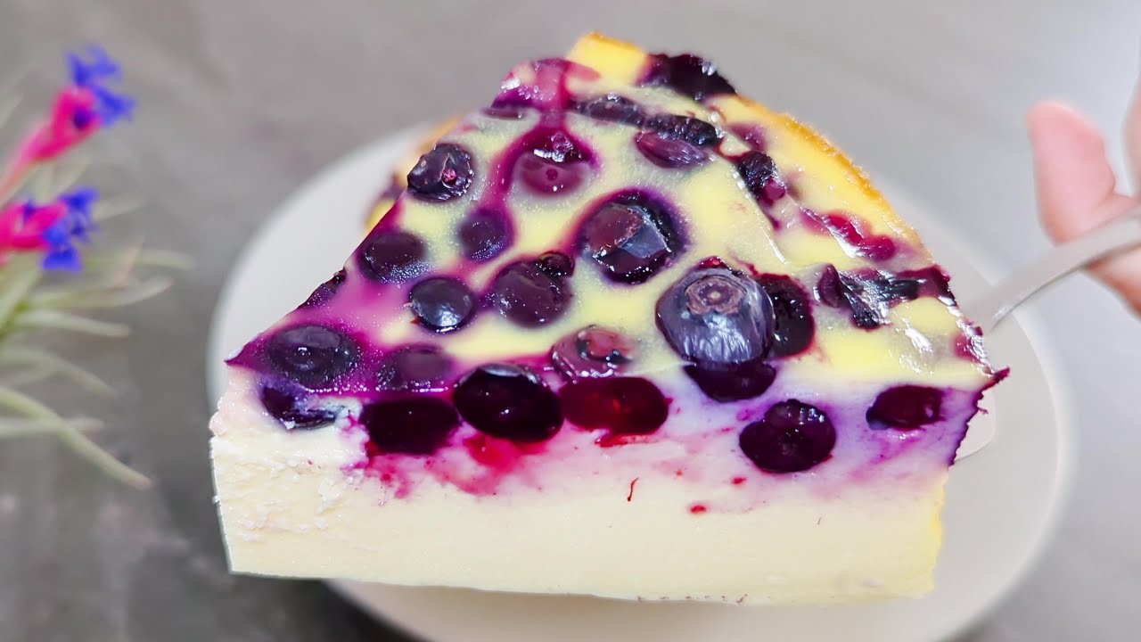 The easiest blueberry yogurt cake ever! No added sugar / Fat free / Gluten free.