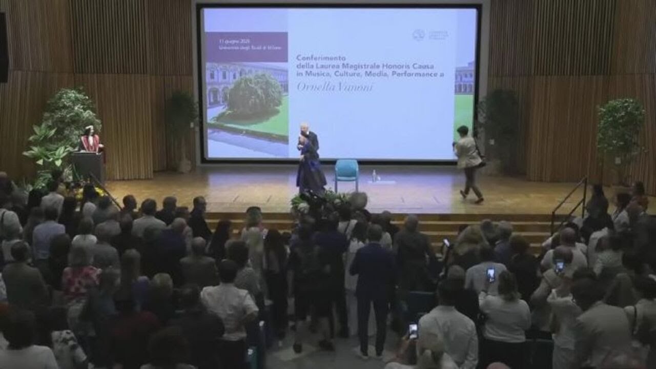 Addio a Ornella Vanoni, aveva 91 anni. A giugno prese laurea ad honorem a Milano