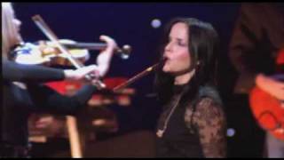 The Corrs - Toss the Feathers (Live in Geneva - 2004)