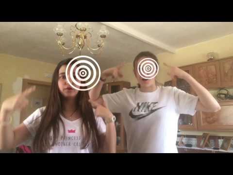 "CHK feat Critika - Me Vuelves Loco (Lyric Video Oficial) - YouTube" Video de Fan