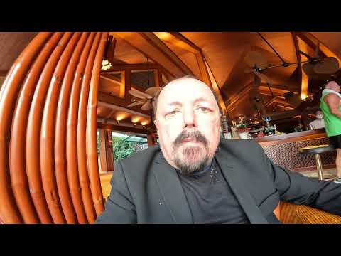 Café ao lado da piscina do Hanoi Hotel Metropole