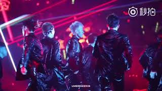 TFBOYS Dịch Dương Thiên Tỉ - bên nhà này fancam nét hơn nè ~~~lúc nghênh mặt lên cưng quá TwT aaaaa