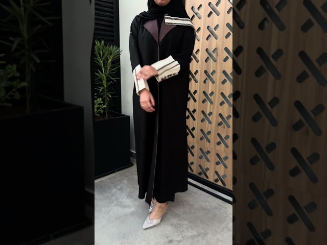 عباية بليزر ميني ميت واقف مع تدخيلات لينن هندي بخط...