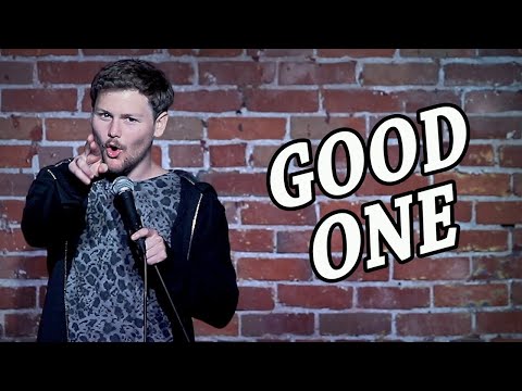 Heckler Gets Roasted After Stuttering Insult