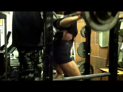 Girl squats 220 raw powerlifting