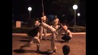 preview picture of video 'Grupo de Capoeira Roda Viva - Salmourão-SP.flv'