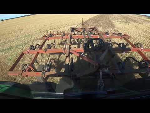Cultivating with Johndeere 4640