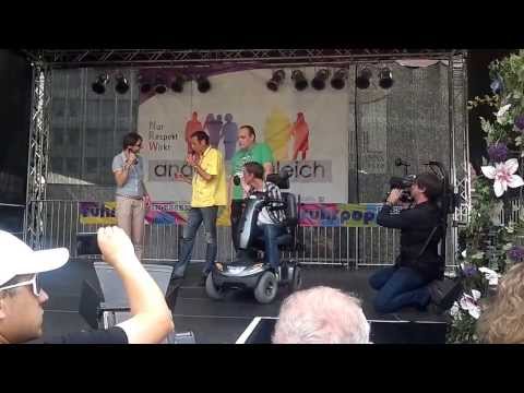 Opfer homophober Gewalt Denis Preske mit Almut Dietrich auf dem RUHR.CSD 03.08.2013 in Essen