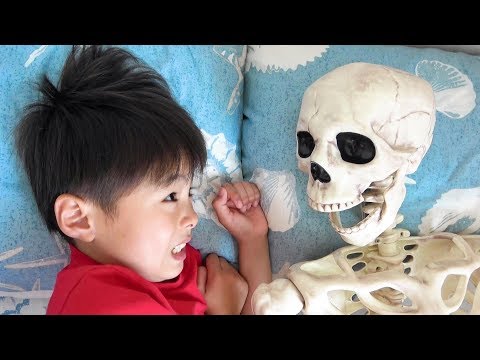 download lagu mp3 mp4 Creeping Skeleton, download lagu Creeping Skeleton gratis, unduh video klip Creeping Skeleton