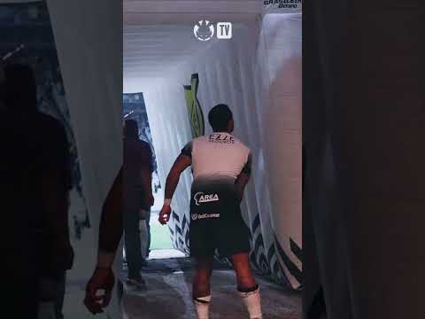 MEMPHIS DEPAY DÁ SUAS CHUTEIRAS PARA A TORCIDA DO CORINTHIANS