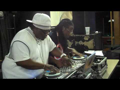 DJ Lyte-N-Rod and DJ One Tyme Synchronized Scratching