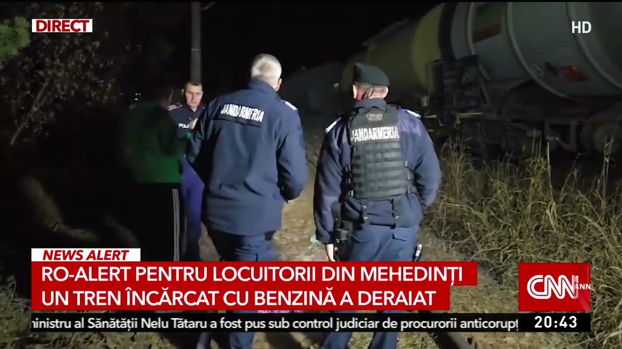 Un tren plin cu benzină a deraiat în Mehedinți. Două vagoane s-au răsturnat. Oamenii sunt evacuați