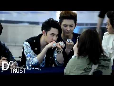 [Fancam] 120525 Chanyeol & D.O. - Yeongdeungpo fansign event