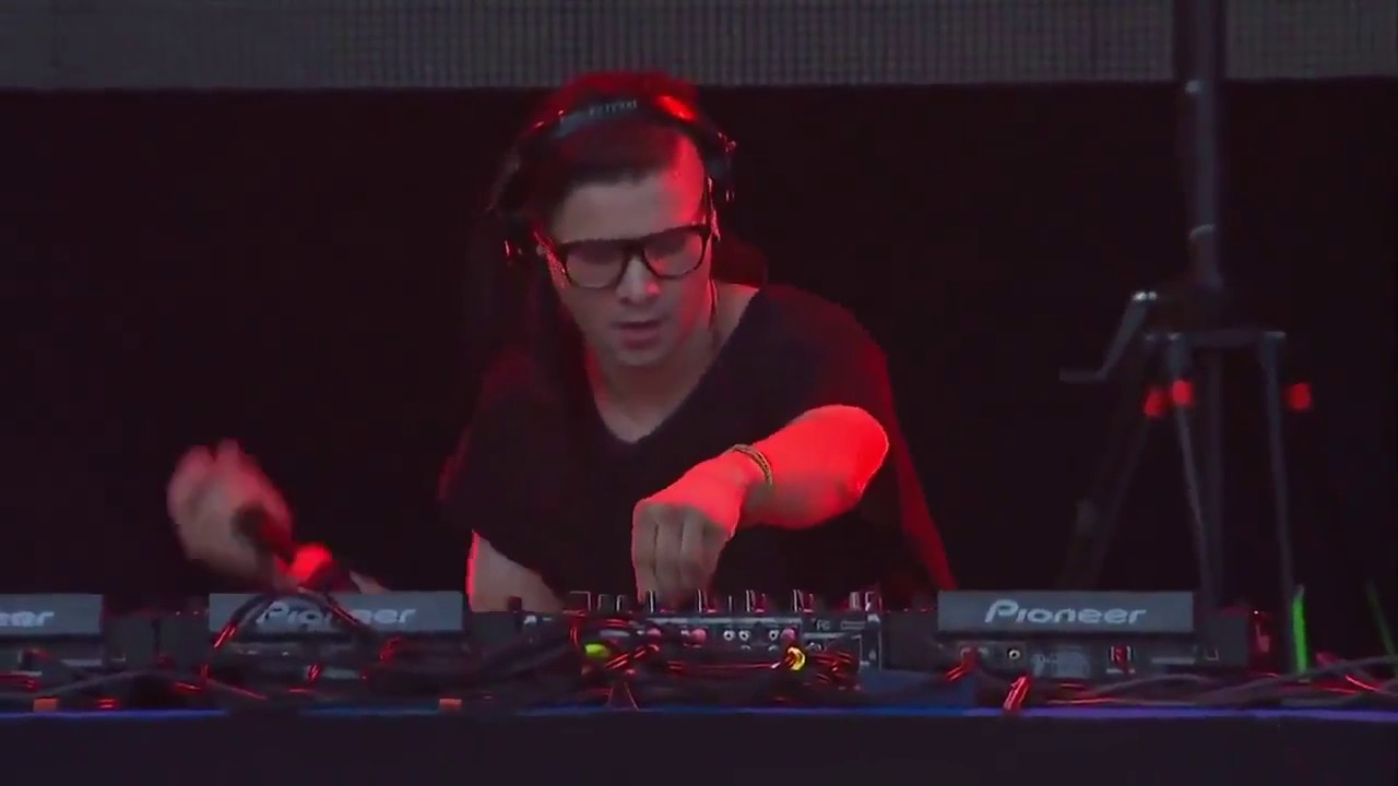 Skrillex - Live @ Hangout Fest 2015