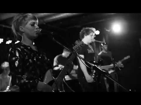 Peter Muffin – Es zieht vorbei live im Merlin Kulturzentrum.