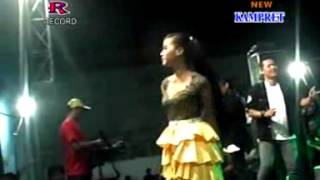 Download lagu Tutup Wirang   Dwi Ratna    New Kampret Best Kendang Cak met Live Menganti mp3