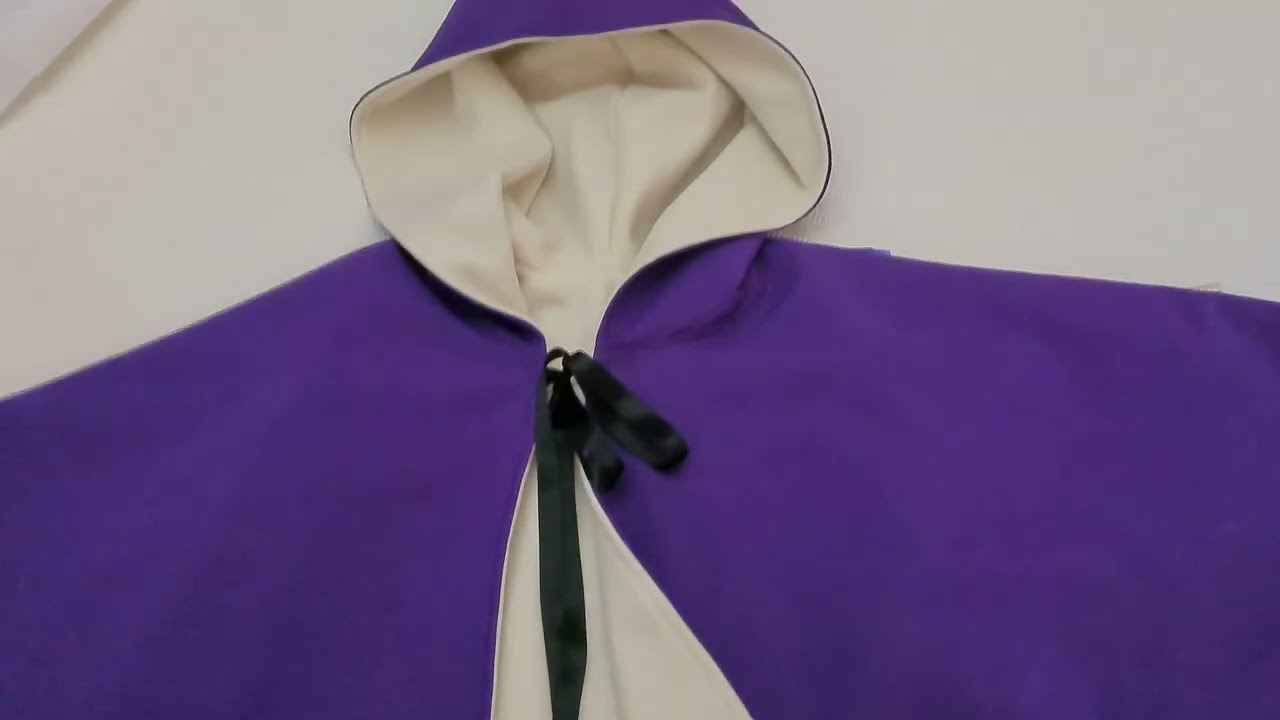 J'ai cousu une cape à capuche