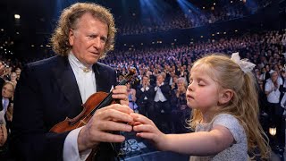 BLIND MEISJE STEEKT HAAR HAND UIT NAAR ANDRÉ RIEU… WAT ER DAARNA GEBEURT BREEKT HET HART