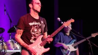 Born Under A Bad Sign - Gary Hoey at the 2016 Dallas International Guitar Show Day 1
