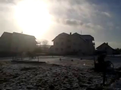 Unsere Pferde spielen im Schnee