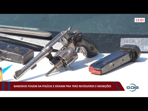 Bandidos fogem da polícia e deixam pra trás revólveres e munições 25 02 2022