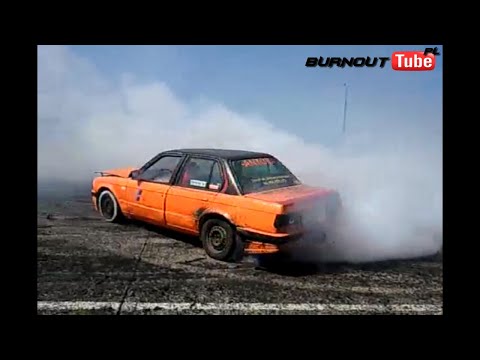 Pokaz mocy BMW E30 328 "PSYCHA" - Majówka z BMW 2011 Toruń
