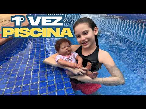 A Mavi foi a PRIMEIRA VEZ na PISCINA -  BEBE REBORN DE SILICONE SÓLIDO