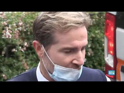 Milano, rapina in banca. Il direttore: «Sono entrati e usciti dalle fogne, ce li siamo ritrovati...