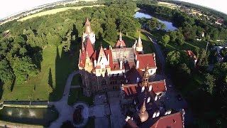 preview picture of video 'Zamek Moszna z lotu ptaka. Castle bird's eye view. Model WICHEREK RC'