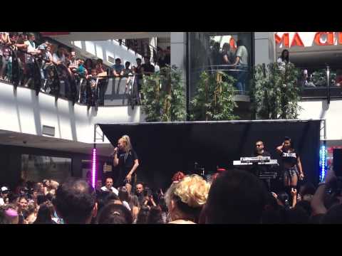 LORA feat. Peter Pop - Singuri in doi_Arena Mall Bacau_31 05 2015