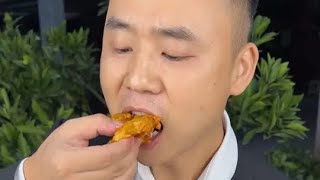 炸红薯坨坨 现在是出红薯的时候了，小王想吃小时候炸的红薯坨坨了，今天做给他吃，一人吃了好几个，真的好吃#美食 #乡村美食 #美食教程 #抖音美食创作者 #美食视频