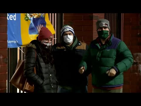 疫情恐慌、網上交易稀釋了美國黑色星期五的人流。 (Pandemic fears, online deals thin U.S. Black Friday crowds)