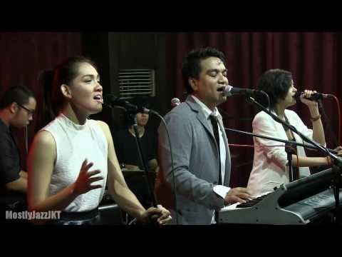 Adriana OST Launching by Indra Lesmana ft. Eva & Monita - Cerita Kita @ Mostly Jazz 30/11/13 [HD]