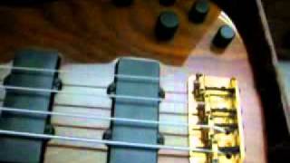 Video thumbnail for Fender Deluxe Zone Bass USA .avi by Unca Stu