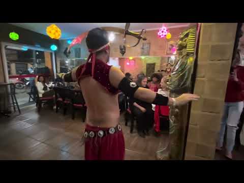 Juan Muadib dançando espada aqui no Al Salam Empório e Dança no dia 22 de julho de 2023