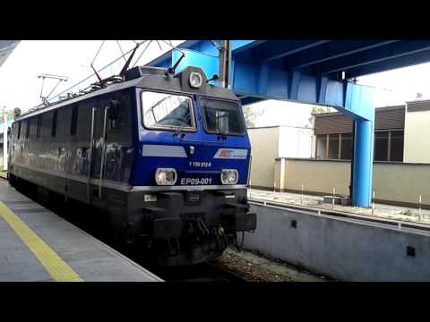 Brudna EP09-001 podjeżdża, by podpiąć się pod Kossaka