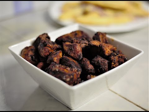 Akabenzi kumutse n'igitoki wabyitekera mu rugo! 😋☺️😋☺️pan fried pork roast, the Rwandan way!😋☺️😋☺️