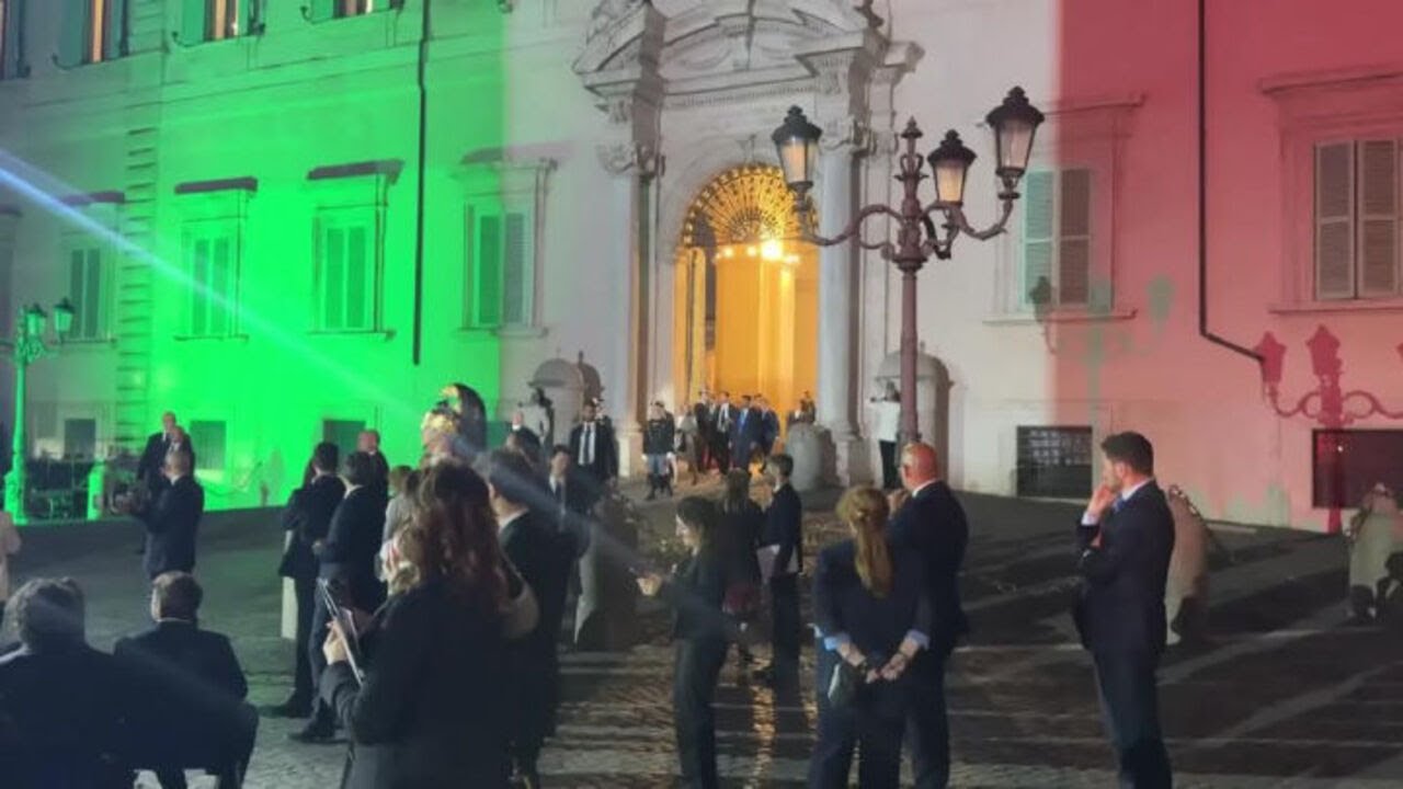 Standing ovation per Mattarella al Quirinale per 'I volti della Repubblica' per Festa del 2 giugno