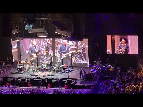 Stephen Stills & Eric Clapton - Love the One You're With - Crossroads '23 - Crypto.com Arena - 09/23