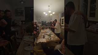 ישיבת קרבנו בטיול (הרב רפאל זר) - התמונה מוצגת ישירות מתוך אתר האינטרנט יוטיוב. זכויות היוצרים בתמונה שייכות ליוצרה. קישור קרדיט למקור התוכן נמצא בתוך דף הסרטון