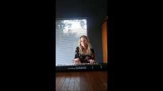 Leah probeer WEER klavier speel