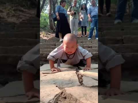 Chinese kung fu, Shaolin Kungfu.shaolin monk's kungfu show.it's not easy during the learning.