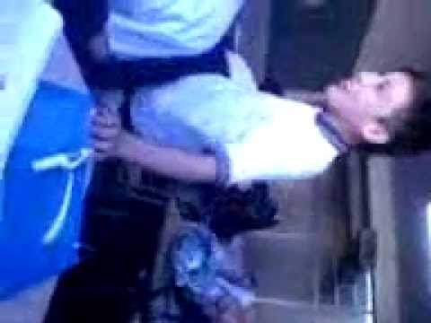 Gonza hace quilombo , y encima se cae.