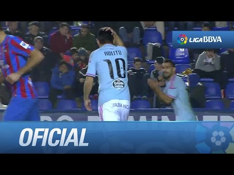 Pared y chut de Nolito rozando el poste