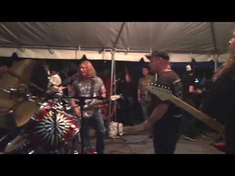 Nicko McBrain - The Trooper - Nicko jams at his restaurant in Sunny South Florida!