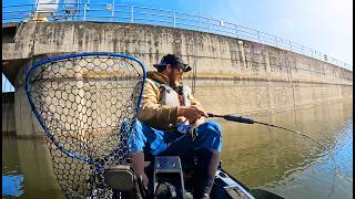 I hook a monster at the dam (Kayak Chaos)