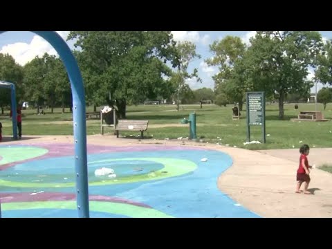 download lagu mp3 mp4 Splash Pad Houston, download lagu Splash Pad Houston gratis, unduh video klip Splash Pad Houston