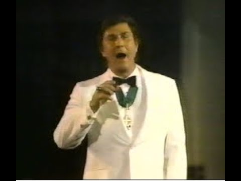 Sherrill Milnes sings "Maria" - Live, 1985