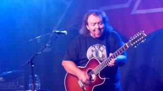 Bernie Marsden plays "Aint gonna cry no more"