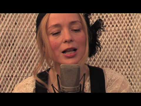LIVE: Lisa Ekdahl sjunger Give me that slow knowing smile